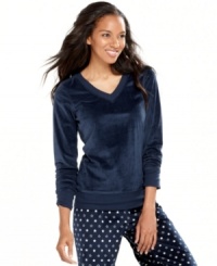 Supreme softness that's light as air. Slip into the snuggly comfort of this baby fleece pajama top by Nautica.