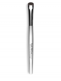 Create a smudge eye liner look with one quick stroke. Shaped for mistake-proof application. Create a smudge eye liner look with one quick stroke. Shaped for mistake-proof application.