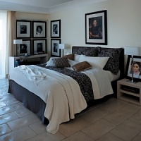 This duvet in piece-dyed cotton sateen jacquard with a poplin bottom is available in sea spray white to evoke the seaside that inspired its design. This duvet in piece-dyed cotton sateen jacquard with a poplin bottom is available in sea spray white to evoke the seaside that inspired its design.