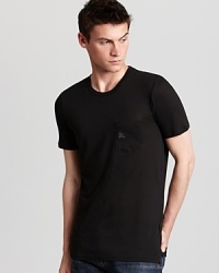 The equestrian knight logo in a contrast color leaps atop the left chest pocket of this handsome essential tee. The equestrian knight logo in a contrast color leaps atop the left chest pocket of this handsome essential tee.