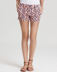 Imbued with a punchy floral print, these Splendid shorts brighten up your summer portfolio. Imbued with a punchy floral print, these Splendid shorts brighten up your summer portfolio.