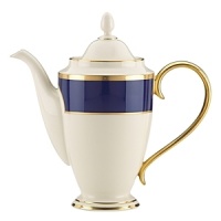 Inspired by privately commissioned presidential dinnerware, this fine china features stately navy bands and a gold border etched with patriotic stars.