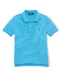 A short-sleeved polo shirt is cut in soft breathable cotton mesh. A short-sleeved polo shirt is cut in soft breathable cotton mesh.