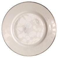 Missoni Home's Merry White range brings Missoni's fashionable flair to dinnerware in a subtle way. Gorgeous precious platinum edging in subtle patterns to complement any contemporary dinner table. Missoni Home's Merry White range brings Missoni's fashionable flair to dinnerware in a subtle way. Gorgeous precious platinum edging in subtle patterns to complement any contemporary dinner table.