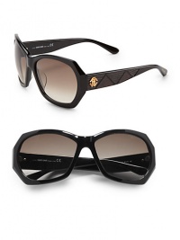 THE LOOKRounded geometric shapeAcetate frames Logo temple with faux lizard skin details Logo etched on lensLogo accented end-pieces Gradient lensesUV protective Signature case includedORIGINMade in Italy THE LOOKRounded geometric shapeAcetate frames Logo temple with faux lizard skin details Logo etched on lensLogo accented end-pieces Gradient lensesUV protective Signature case includedORIGINMade in Italy