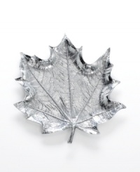 Serve grilled vegetables, sliced fruit and side salads in natural splendor with this radiant aluminum platter. With a realistic leaf texture and stem to evoke life outside your window. Serve grilled vegetables, sliced fruit and side salads in natural splendor with this radiant aluminum platter. With a realistic leaf texture and stem to evoke life outside your window.