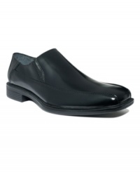 The updated logo sole and smooth leather panels on this pair of men's dress shoes put a modern twist on these timeless bike toe loafers for men from Calvin Klein. The updated logo sole and smooth leather panels on this pair of men's dress shoes put a modern twist on these timeless bike toe loafers for men from Calvin Klein.