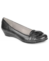 A stylish source of pride. Life Stride's Mascot flats put a polished finishing touch on just about any workwear you own. A stylish source of pride. Life Stride's Mascot flats put a polished finishing touch on just about any workwear you own.