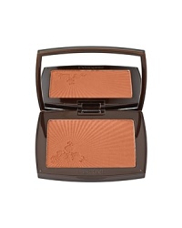 This sheer silky-light powder delivers a natural sun-kissed matte complexion in any season. The unique blend of mineral pigments and absorbent micro-spheres ensures a long-lasting smoothness and a perfect matte finish for your skin. Smooth and comfortable texture blends effortlessly and evenly into the skin. Does not go shiny or dull throughout the day. Skin feels silky soft and even toned.Result Pefectly matte, yet natural-looking, for a bronzed complexion that stays fresh and color-true throughout the day.Suitable for all skin types. Not chalky, never cakey.Fragrance-free. Non-comedogenic. Allergy-tested for safety This sheer silky-light powder delivers a natural sun-kissed matte complexion in any season. The unique blend of mineral pigments and absorbent micro-spheres ensures a long-lasting smoothness and a perfect matte finish for your skin. Smooth and comfortable texture blends effortlessly and evenly into the skin. Does not go shiny or dull throughout the day. Skin feels silky soft and even toned.Result Pefectly matte, yet natural-looking, for a bronzed complexion that stays fresh and color-true throughout the day.Suitable for all skin types. Not chalky, never cakey.Fragrance-free. Non-comedogenic. Allergy-tested for safety