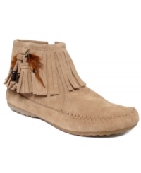 With fringe detailing all along the shaft, Minnetonka's Ashton booties will infuse your look with cool tribal style With fringe detailing all along the shaft, Minnetonka's Ashton booties will infuse your look with cool tribal style