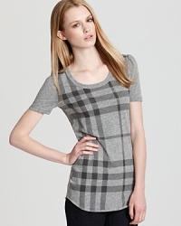Raglan sleeves and a rounded hem lend a sporty-chic finish to your classic Burberry Brit tee shirt. Showcase the signature check against black denim for a polished off-duty look. Raglan sleeves and a rounded hem lend a sporty-chic finish to your classic Burberry Brit tee shirt. Showcase the signature check against black denim for a polished off-duty look.