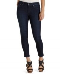 Create an alluring look in Levi's curve-hugging jeans, in a versatile dark wash. Create an alluring look in Levi's curve-hugging jeans, in a versatile dark wash.