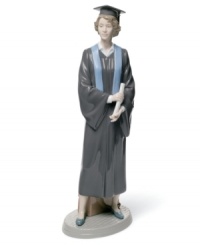 Celebrate your daughter's commencement with this porcelain figurine from Lladró. Clad in robe and mortarboard, diploma in-hand, this proud graduate represents the hardworking scholar in your life.