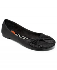 Wrapped up in a bow, Rocket Dogs Mattie Flats are a gift for any wardrobe with their sensual silk-look upper and flirty silhouette. Wrapped up in a bow, Rocket Dogs Mattie Flats are a gift for any wardrobe with their sensual silk-look upper and flirty silhouette.