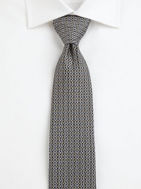 A distinguished silk tie with an irresistible print.SilkDry cleanMade in Italy A distinguished silk tie with an irresistible print.SilkDry cleanMade in Italy