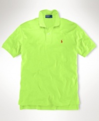 Short-sleeved polo shirt, cut for a comfortable, classic fit. Short-sleeved polo shirt, cut for a comfortable, classic fit.