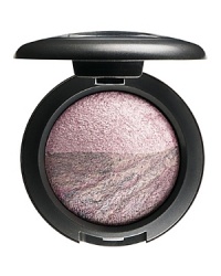 Baked minerals refined into a powder formula provide exceptionally sheer and lightweight application. Color builds lightly, layer after layer, without heavy coverage. Baked minerals refined into a powder formula provide exceptionally sheer and lightweight application. Color builds lightly, layer after layer, without heavy coverage.