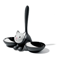 Cat bowl in 18/10 stainless steel and thermoplastic resin, black. Formal language, loaded with references to effectiveness and Miriam Mirri's Children Code, is here used to create an object for our four-legged friends. Cat bowl in 18/10 stainless steel and thermoplastic resin, black. Formal language, loaded with references to effectiveness and Miriam Mirri's Children Code, is here used to create an object for our four-legged friends.