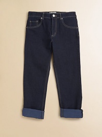An everyday must-have in a dark blue wash with just a hint of stretch.Front buttonWaistband with belt loopsZip flyFive-pocket style98% cotton/2% elastaneMachine washImported An everyday must-have in a dark blue wash with just a hint of stretch.Front buttonWaistband with belt loopsZip flyFive-pocket style98% cotton/2% elastaneMachine washImported