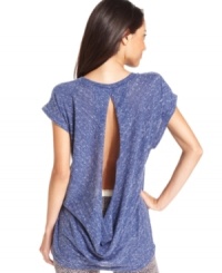 A back keyhole adds stylish edge to this otherwise simple Alternative Apparel tee! A back keyhole adds stylish edge to this otherwise simple Alternative Apparel tee!