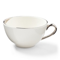 A hand-painted crescent of stunning platinum rims the edges of this thoroughly modern dinnerware collection. A hand-painted crescent of stunning platinum rims the edges of this thoroughly modern dinnerware collection.