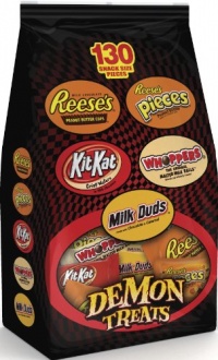 Hershey's Halloween Snack Size Candy Assortment, 130-Pieces Hershey's Halloween Snack Size Candy Assortment, 130-Pieces