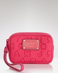 Color pop and lock it with this electrically-charged phone case from MARC BY MARC JACOBS, in durable neoprene embossed with the label's signature lettering.