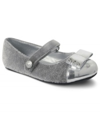 She can toddle in sweet style in these Vanderbilt III shoes, with a dainty bow detail on the front and a strap for support. She can toddle in sweet style in these Vanderbilt III shoes, with a dainty bow detail on the front and a strap for support.