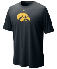 Keep team spirit rolling with this Iowa Hawkeyes NCAA t-shirt from Nike. Keep team spirit rolling with this Iowa Hawkeyes NCAA t-shirt from Nike.