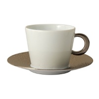 A classic tea cup features a regal platinum accent for a remarkably sophisticated addition to your fine tea and coffee setting. A classic tea cup features a regal platinum accent for a remarkably sophisticated addition to your fine tea and coffee setting.