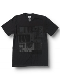 Shroud your casual look in mystery. This t-shirt from Quiksilver is your wardrobe's darkhorse. Shroud your casual look in mystery. This t-shirt from Quiksilver is your wardrobe's darkhorse.