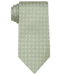 Make an impression with the quiet sophistication of this Perry Ellis tie. Make an impression with the quiet sophistication of this Perry Ellis tie.