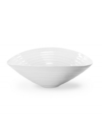 From celebrated chef and food writer, Sophie Conran, comes this collection of artfully designed salad bowls. Created with the foodie in mind, this versatile bowl transitions from cookware to dinnerware with the utmost ease.