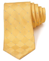 Crafted in luxurious silk with a reserved pattern for classic appeal, this plush tie makes a polished statement.