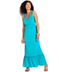 A collar full of sparkle means you don't need to worry about a necklace: NY Collection's maxi dress gets the party started in style! A collar full of sparkle means you don't need to worry about a necklace: NY Collection's maxi dress gets the party started in style!