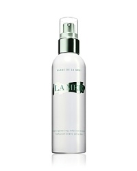 This gentle and highly effective collection hydrates deeply, halts hyper pigmentation and disperses dullness to unveil skin's pure beauty. Skin is soothed, refined and polished to an impeccable clarity. This gentle and highly effective collection hydrates deeply, halts hyper pigmentation and disperses dullness to unveil skin's pure beauty. Skin is soothed, refined and polished to an impeccable clarity.