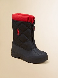 Essential snow boots with a durable, waterproof rubber foot and a zip nylon shaft features a removable, warm winter black fleece sock.Zip closureNylon upperFleece liningRubber solePadded insoleImported