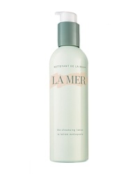 The Cleansing Lotion derives its remarkable cleansing power from magnetized tourmaline and La Mer's exclusive Deconstructed Waters™. These positively charged waters enable this cleanser to thoroughly, yet tranquilly draw dirt, debris, makeup and pollutants out and away from the skin without harsh rubbing. Formulated with ingredients essential to maintaining skin's delicate moisture barrier. Ideal for normal to dry skin, gentle enough to remove eye makeup. May be rinsed or tissued off.