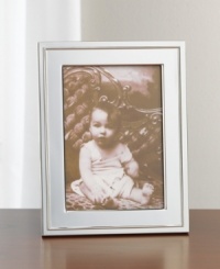 Traditional Waterford elegance in beautifully polished silverplate. Holds a 5x7 photo. Traditional Waterford elegance in beautifully polished silverplate. Holds a 5x7 photo.