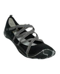 The Jambu JBU 606 Flats blaze their own path with their cruelty-free upper, adjustable velcro straps and innovative rubber sole. The Jambu JBU 606 Flats blaze their own path with their cruelty-free upper, adjustable velcro straps and innovative rubber sole.