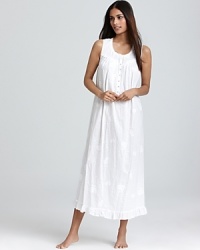 Crisp in embroidered cotton, Eileen West's Crystal Clear Bay gown lends refreshing at-home style and comfort. Crisp in embroidered cotton, Eileen West's Crystal Clear Bay gown lends refreshing at-home style and comfort.