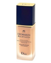 Moisture-release Satin Makeup. A delightfully soft and comfortable texture for a complete sense of well-being and a satin smooth makeup finish. Exclusive Hydra-Diffuse A.E.E* helps maintain skin moisturized, soft and supple all day long. Ultraluminous pigments diminish skin imperfections and even-out the complexion for a radiance enhancing effect. Moisture-release Satin Makeup. A delightfully soft and comfortable texture for a complete sense of well-being and a satin smooth makeup finish. Exclusive Hydra-Diffuse A.E.E* helps maintain skin moisturized, soft and supple all day long. Ultraluminous pigments diminish skin imperfections and even-out the complexion for a radiance enhancing effect.