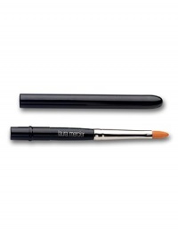 A synthetic brush perfectly shaped for precise application in the tiniest areas including shadows, corners of eyes, tiny scars or blemishes. The flatter, wider surface at the base of the brush is ideal for larger areas like ruddy cheeks, patches of broken capillaries, sun spots or any areas of discoloration. The Secret Camouflage Brush is a necessary tool for expert application of Secret Camouflage and Secret Concealer. 