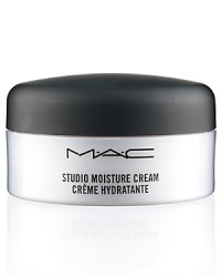 A super-rich creamy moisturizer boosted with skin-nourishing extracts including passion fruit, spinach leaf, green tea, algae, wheat germ and coconut. Moistens, feeds, firms and protects the skin. Promotes a healthy radiance. Diminishes the appearance of fine lines. Good for day and night. A super-rich creamy moisturizer boosted with skin-nourishing extracts including passion fruit, spinach leaf, green tea, algae, wheat germ and coconut. Moistens, feeds, firms and protects the skin. Promotes a healthy radiance. Diminishes the appearance of fine lines. Good for day and night.