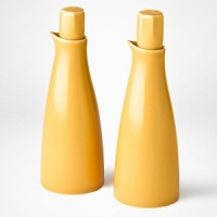 Borrowing from nature, this oil & vinegar cruet Pebblestone set is metaphorically contoured and highly glossed in straightforward colors. The silhouette, a DVF signature, makes tables shine. Create interesting contrasts or pair with perfect matches.