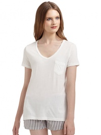 THE LOOKV-neckChest pocketShort sleevesPullover styleTHE FITAbout 25 from shoulder to hemTHE MATERIALCotton/rayonCARE & ORIGINMachine washImported THE LOOKV-neckChest pocketShort sleevesPullover styleTHE FITAbout 25 from shoulder to hemTHE MATERIALCotton/rayonCARE & ORIGINMachine washImported