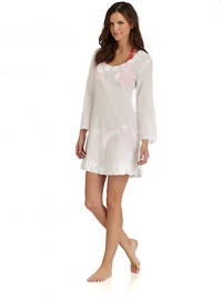 THE LOOKElegantly embroidered neckline, hem and backScalloped neckline, cuffs and hemLong sleevesSide button closureSide ventsTHE FITAbout 32 from shoulder to hemTHE MATERIALHandmade cottonCARE & ORIGINDry clean or hand washImported THE LOOKElegantly embroidered neckline, hem and backScalloped neckline, cuffs and hemLong sleevesSide button closureSide ventsTHE FITAbout 32 from shoulder to hemTHE MATERIALHandmade cottonCARE & ORIGINDry clean or hand washImported