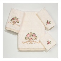 Avanti Premier Royal Rose Bath Towel, Ivory Avanti Premier Royal Rose Bath Towel, Ivory