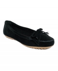 Rooted in Native American design, the Minnetonka brand is acclaimed for its high-quality moccasins. With a round-toe silhouette plus bow and fringe detailing on the vamp, the suede Kathleen Kitty is available in an array of rich fall colors. Rooted in Native American design, the Minnetonka brand is acclaimed for its high-quality moccasins. With a round-toe silhouette plus bow and fringe detailing on the vamp, the suede Kathleen Kitty is available in an array of rich fall colors.