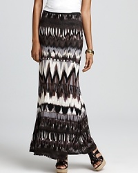 This every-season Ella Moss maxi skirt boasts a southwestern-inspired print for trend-right perfection. This every-season Ella Moss maxi skirt boasts a southwestern-inspired print for trend-right perfection.